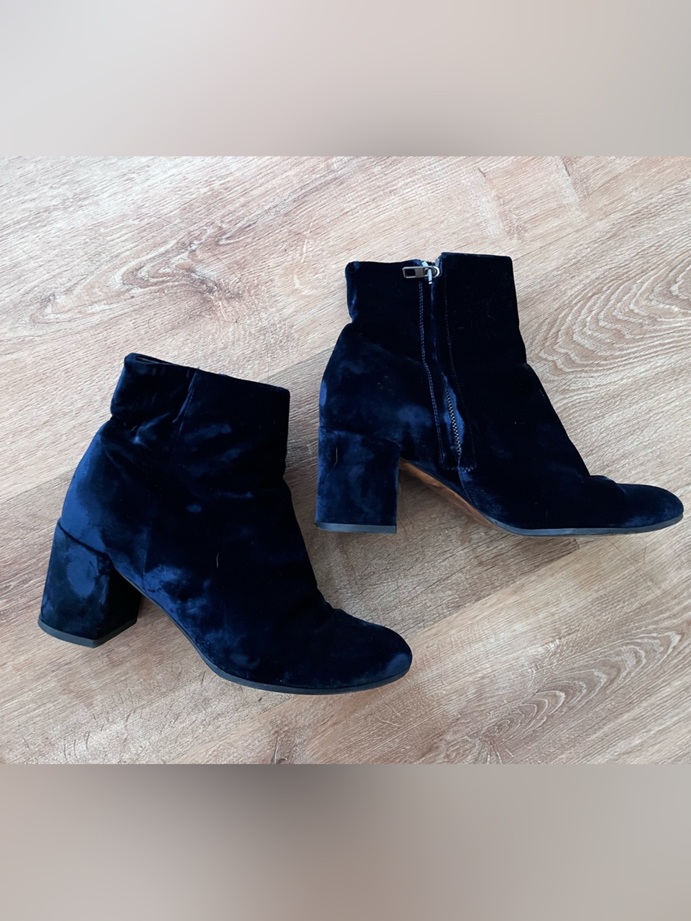 Vince Crushed Blue Velvet Ankle Booties with Block Heel sz 8.5